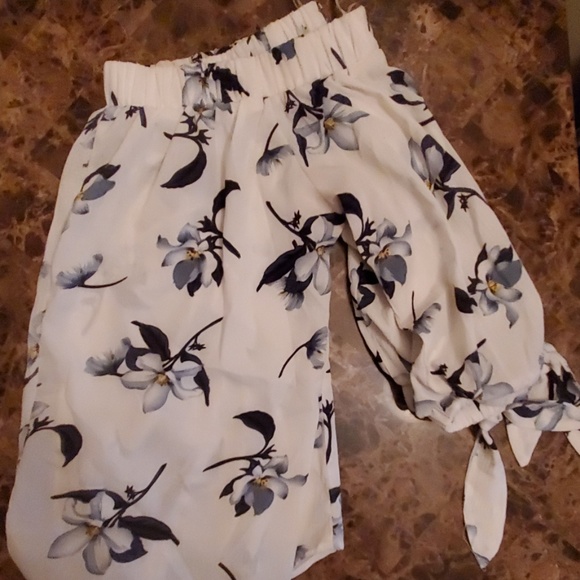 Floral blouse - Picture 2 of 2